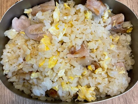 鳥もも肉とほりにしバターチャーハン